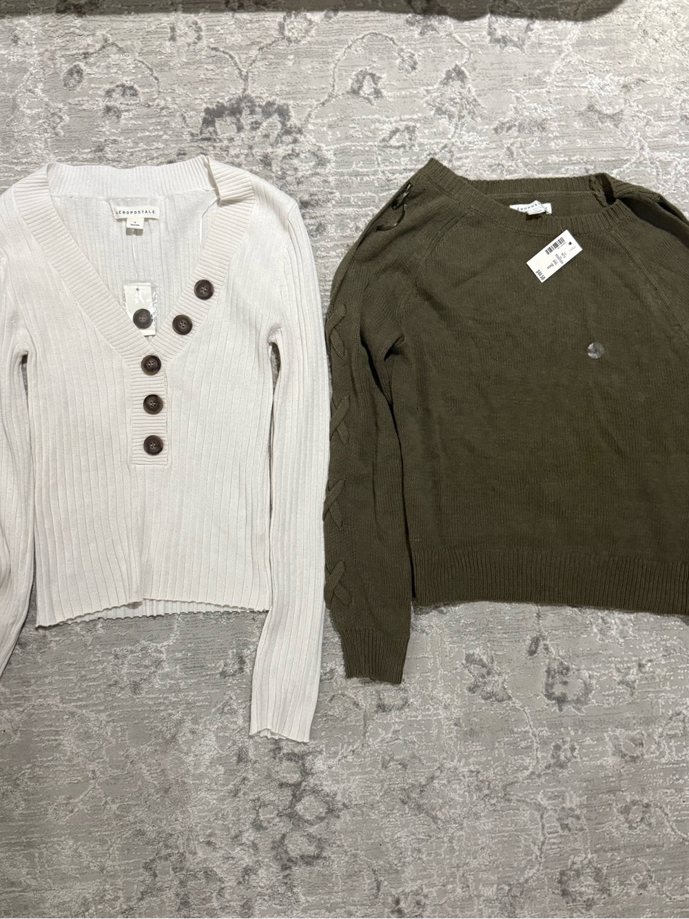 2 Aeropostale Sweaters Ribbed V-Neck Henley Sweater with Button and Green